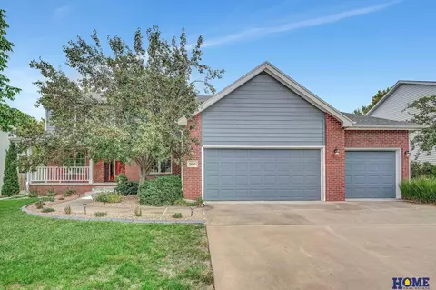 5930 Arrowwood Rd, Lincoln, NE 68526