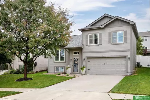 19461 S St, Omaha, NE 68135