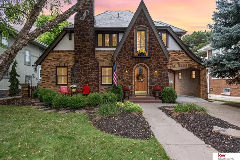 104 S 52 St, Omaha, NE 68132