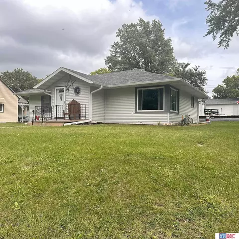 1502 F St, Fairbury, NE 68352