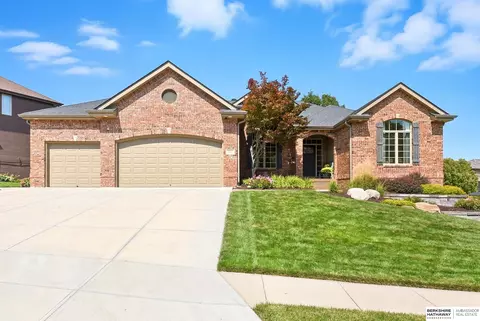 4614 Windcrest Dr, Bellevue, NE 68133