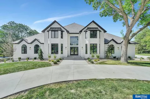 6700 Southfork Cir, Lincoln, NE 68516