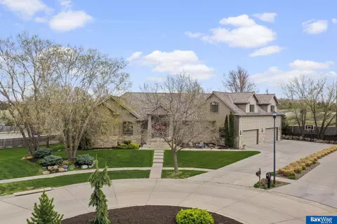 6948 Kings Ct, Lincoln, NE 68516