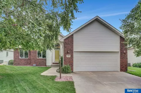 3701 Diablo Dr, Lincoln, NE 68516