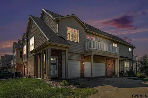 14002 Tregaron Ridge Ave #B, Bellevue, NE 68123