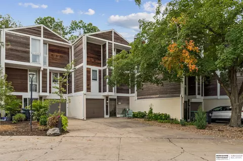1623 N 109th Plz, Omaha, NE 68154