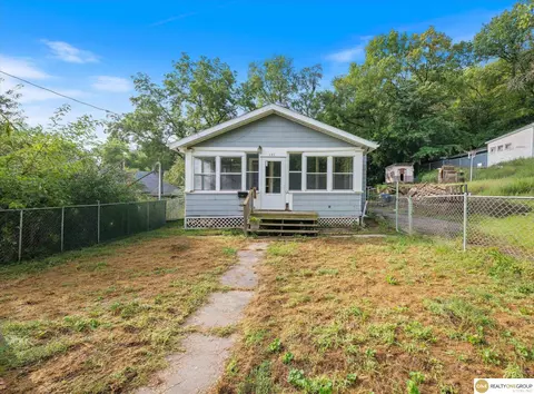 121 Fleming Ave, Council Bluffs, IA 51503