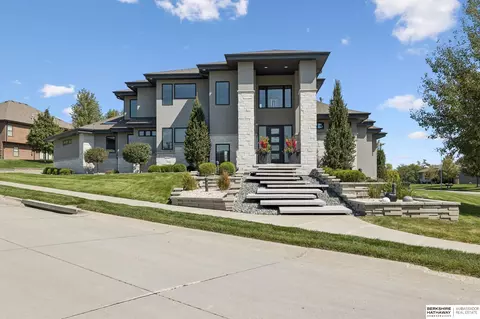 5668 S 208th St, Elkhorn, NE 68022