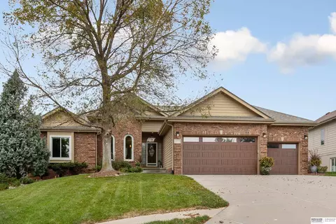 19516 Cedar Cir, Omaha, NE 68130
