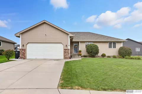 16904 Joanne Dr, Omaha, NE 68136