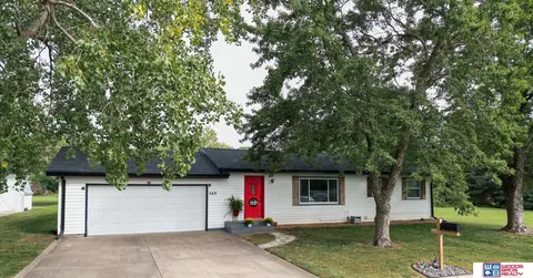 549 SE 8th St, Geneva, NE 68361