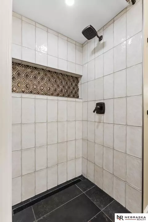Bath - 11348 Pine St, Omaha, NE 68144 photo 6 of 9