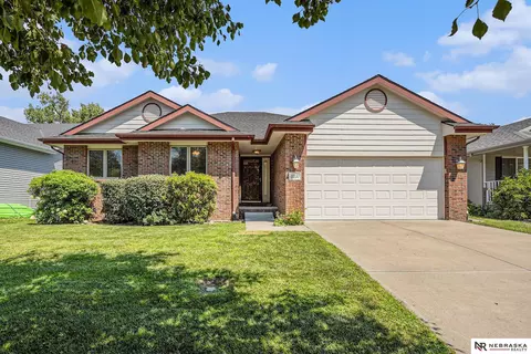 5200 Betty Lou Blvd, Lincoln, NE 68516