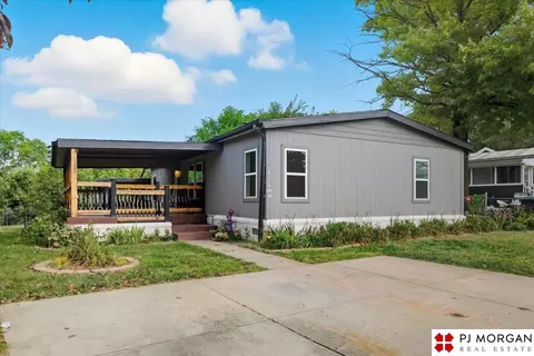 15170 D Plz, Omaha, NE 68137