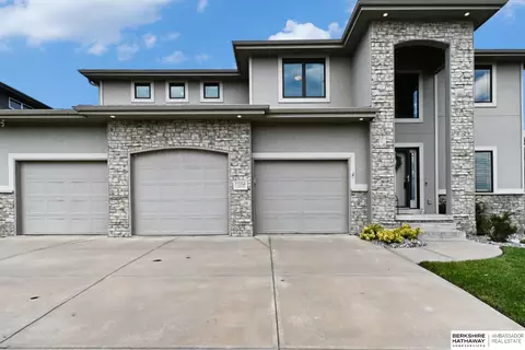 12354 Caspian Dr, Papillion, NE 68046