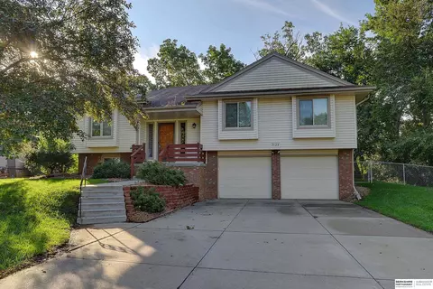 7125 Iowa St, Omaha, NE 68152