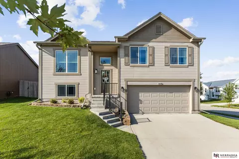 14450 Sunrise St, Bennington, NE 68007