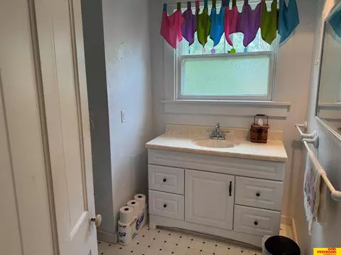 Bath - 590 E Pratt Ave, Craig, NE 68019 photo 3 of 4