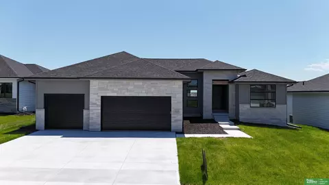 21119 Arlington St, Elkhorn, NE 68022