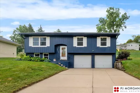 9911 Pratt St, Omaha, NE 68134