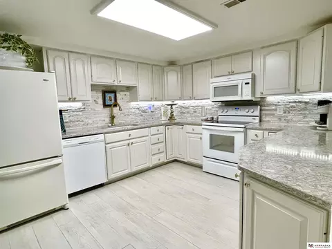 Kitchen - 3003 Paddock Plz #102, Omaha, NE 68124 photo 2 of 3