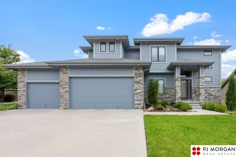 1611 S 211 St, Elkhorn, NE 68022