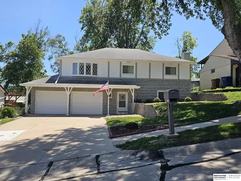 2203 Lloyd St, Bellevue, NE 68005