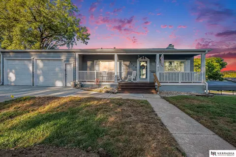 7006 Wood Lane Dr, La Vista, NE 68128
