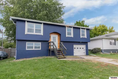 1721 N 19th St, Beatrice, NE 68310