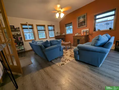 Living - 345 Valley Dr, Springfield, NE 68059 photo 4 of 6