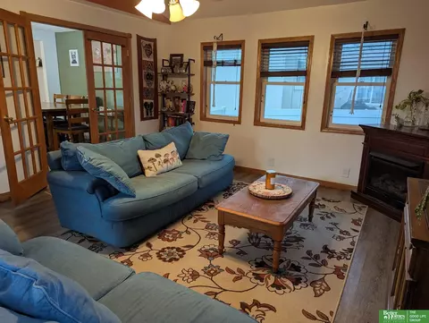 Living - 345 Valley Dr, Springfield, NE 68059 photo 2 of 6