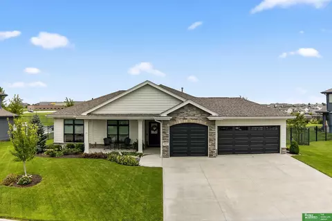 18659 Camelback Ave, Omaha, NE 68136