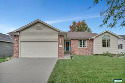 7431 Nolan Rd, Lincoln, NE 68512