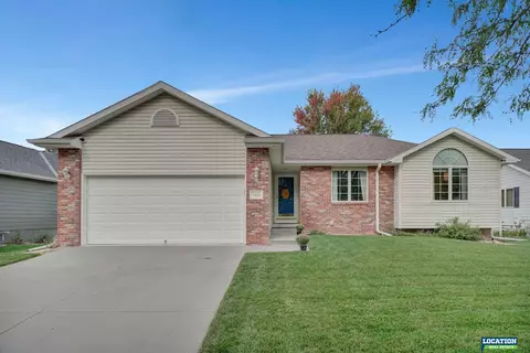 7431 Nolan Rd, Lincoln, NE 68512