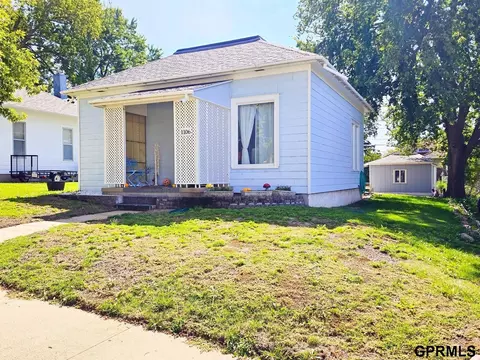 1106 7th St, Fairbury, NE 68352
