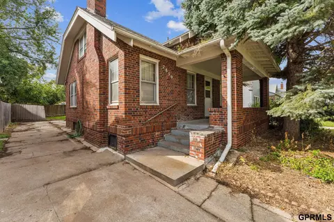 2859 Iowa St, Omaha, NE 68112