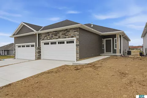 8531 Lost Arrow Ct, Lincoln, NE 68507