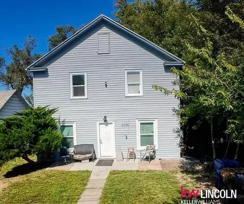 2726 W St, Lincoln, NE 68503