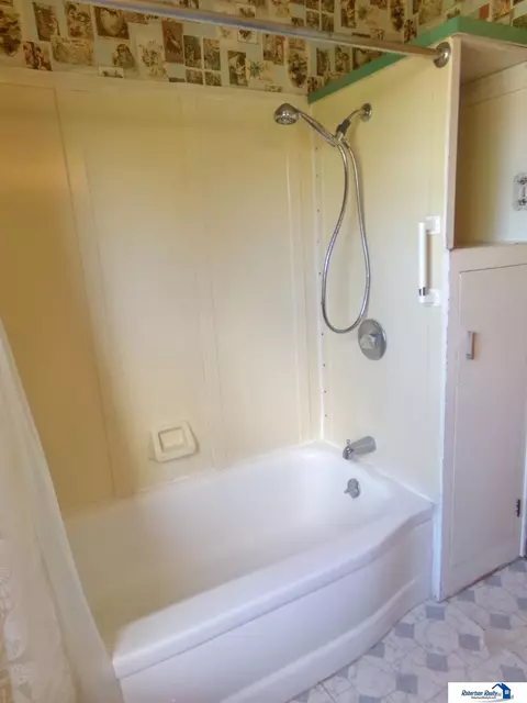 Bath - 401 N 13th St, Beatrice, NE 68310 photo 6 of 6