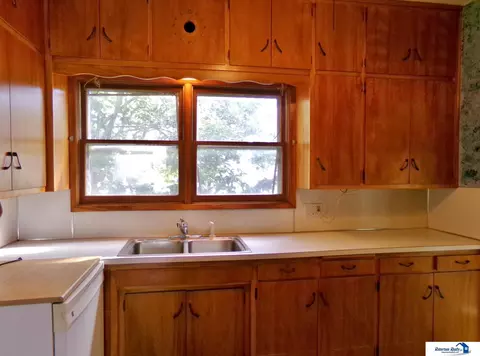 Kitchen - 401 N 13th St, Beatrice, NE 68310 photo 4 of 7