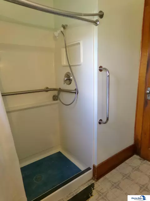 Bath - 401 N 13th St, Beatrice, NE 68310 photo 2 of 6