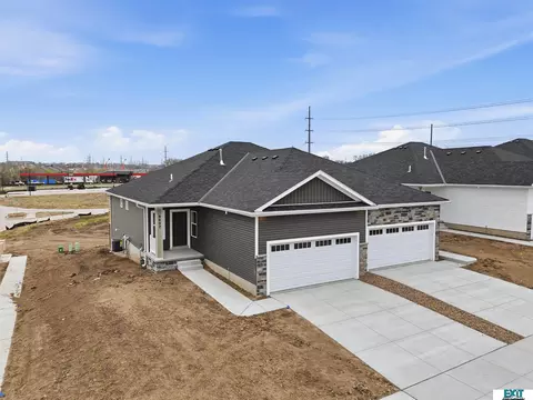 8537 Lost Arrow Ct, Lincoln, NE 68507