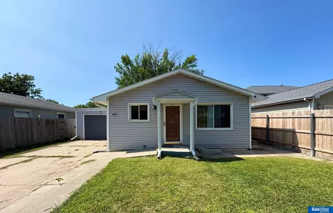 411 NW 20th St, Lincoln, NE 68526