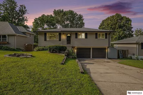 11429 R St, Omaha, NE 68137