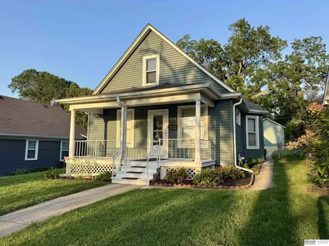 2533 N 64th St, Omaha, NE 68104