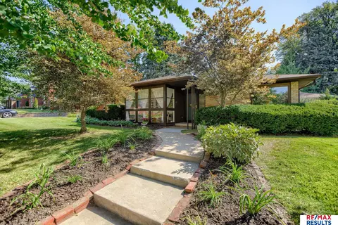 1401 N 52 St, Omaha, NE 68132