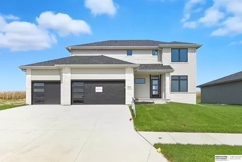 20714 Vernon Ave, Elkhorn, NE 68022