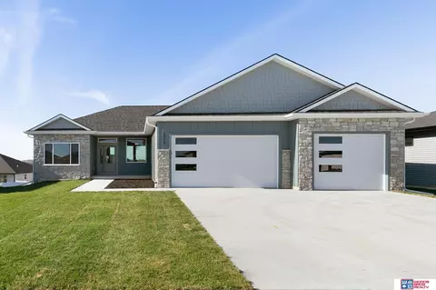 525 N 106th St, Lincoln, NE 68527