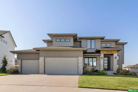 17209 Potter St, Bennington, NE 68007