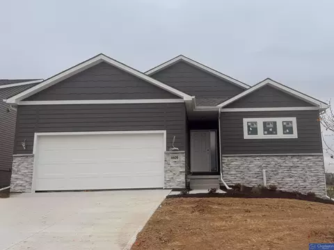 4409 Lookingglass Dr, Bellevue, NE 68123
